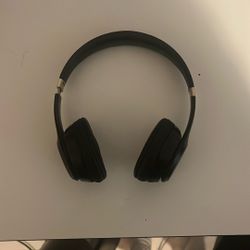 Beats Solo 4 Black Gold (Used)