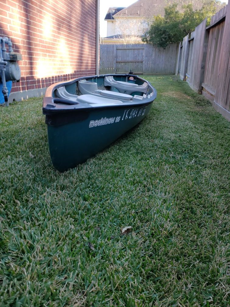 Sun Dolphin Mackinaw SS Canoe for Sale in Humble, TX OfferUp