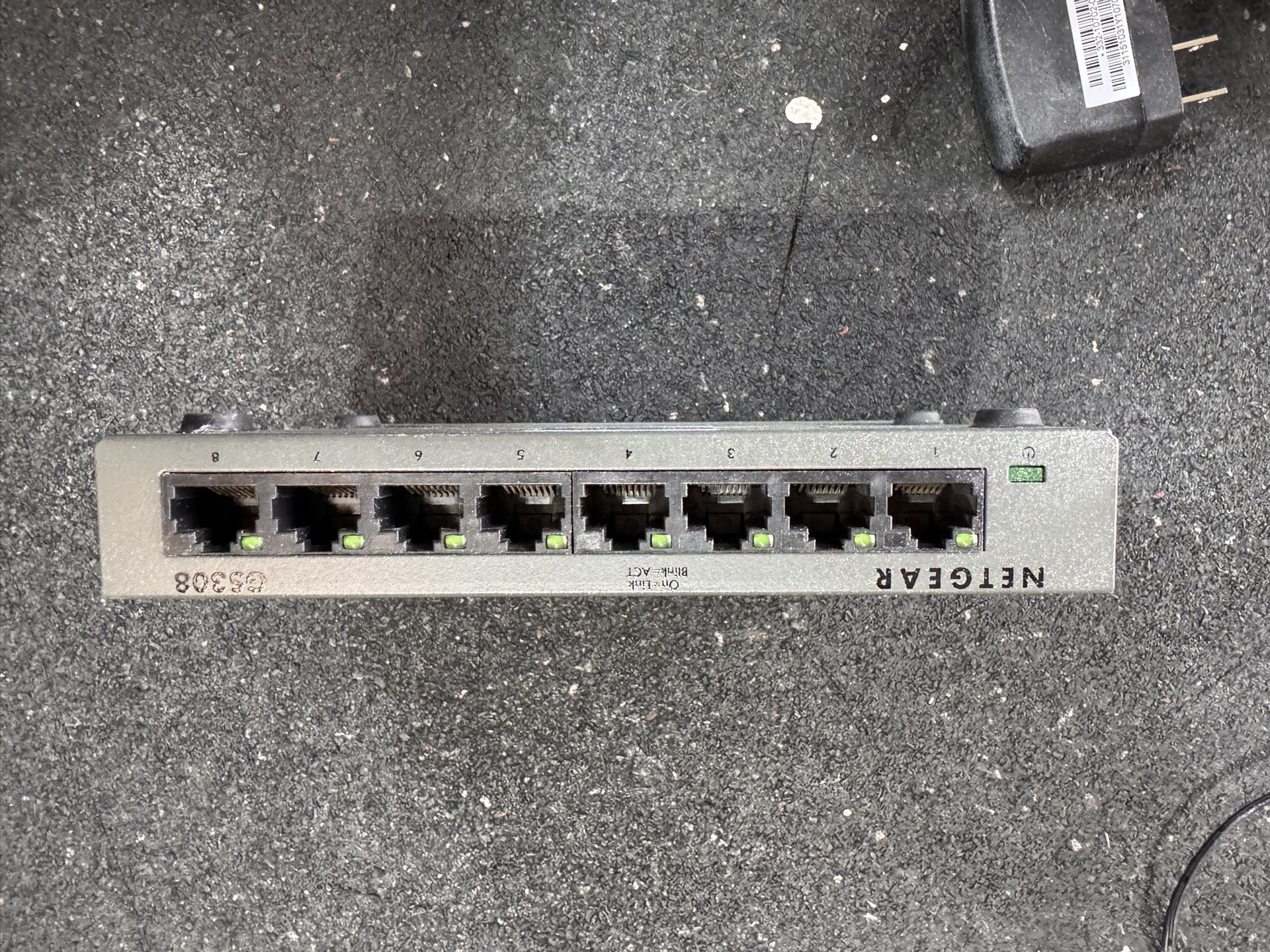 Netgear GS308 8-Port Gigabit Ethernet Switch – Works Great