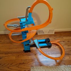 Hot Wheels Race Track