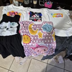 Vendo Esta Ropa De Nin̈a Size 7/8 ,y Size 10/12   La Pieza De $2,3 5 Toda La Ropa En Excelentes Condi