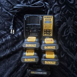 5 Dewalt 12v Batteries And Charger 