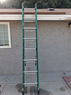 Ladder 16ft fiber glass Louisville good Condition! Escalera 16pies Fibra Vidrio!Buenas Condiciones!