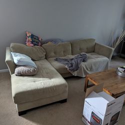 Spacious Beige Sectional Couch – Comfortable & Stylish