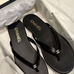 chanel flip flops 