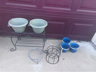 9 piece plant holders and plastic pots lot (9 pieces)