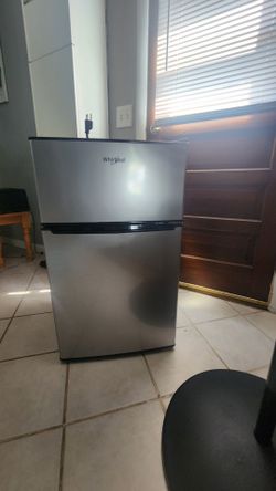 Mini fridge  whirlpool