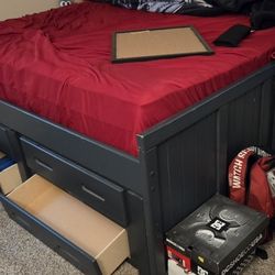 Full Size Bed With Twin Trundle & Drawers 