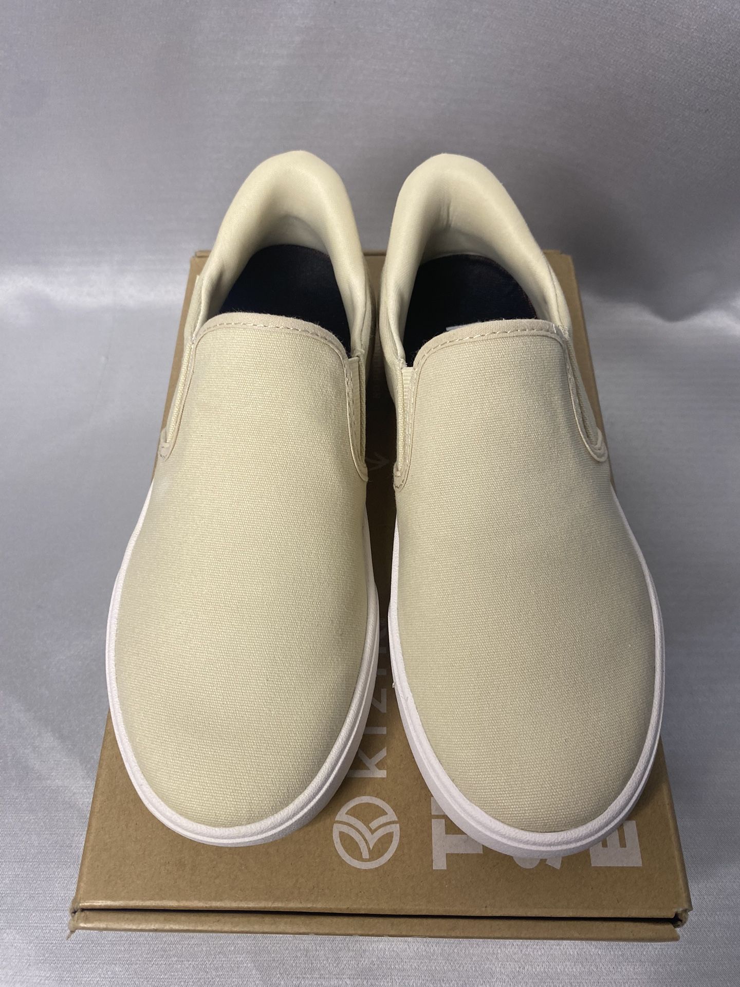 KiZiK VENICE SAND (MEN'S 5.5)(WOMEN'S 7) $60