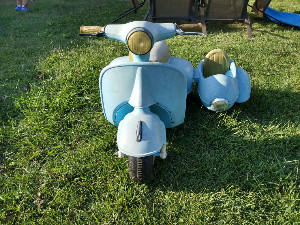 6-Volt Scooter with Sidecar by Kid Trax, Blue
