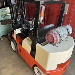 Forklift 