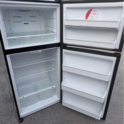 Like NEW Black 18 Cubic Feet Top Freezer Refrigerator 