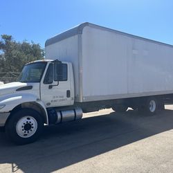 2017 International 4300 sba Box Truck 26’ Liftgate