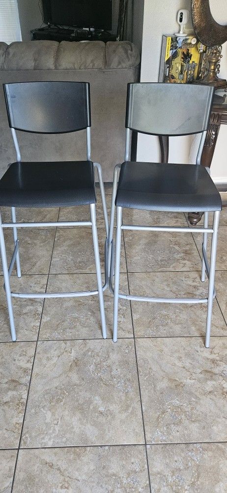 2 Bar Stools 