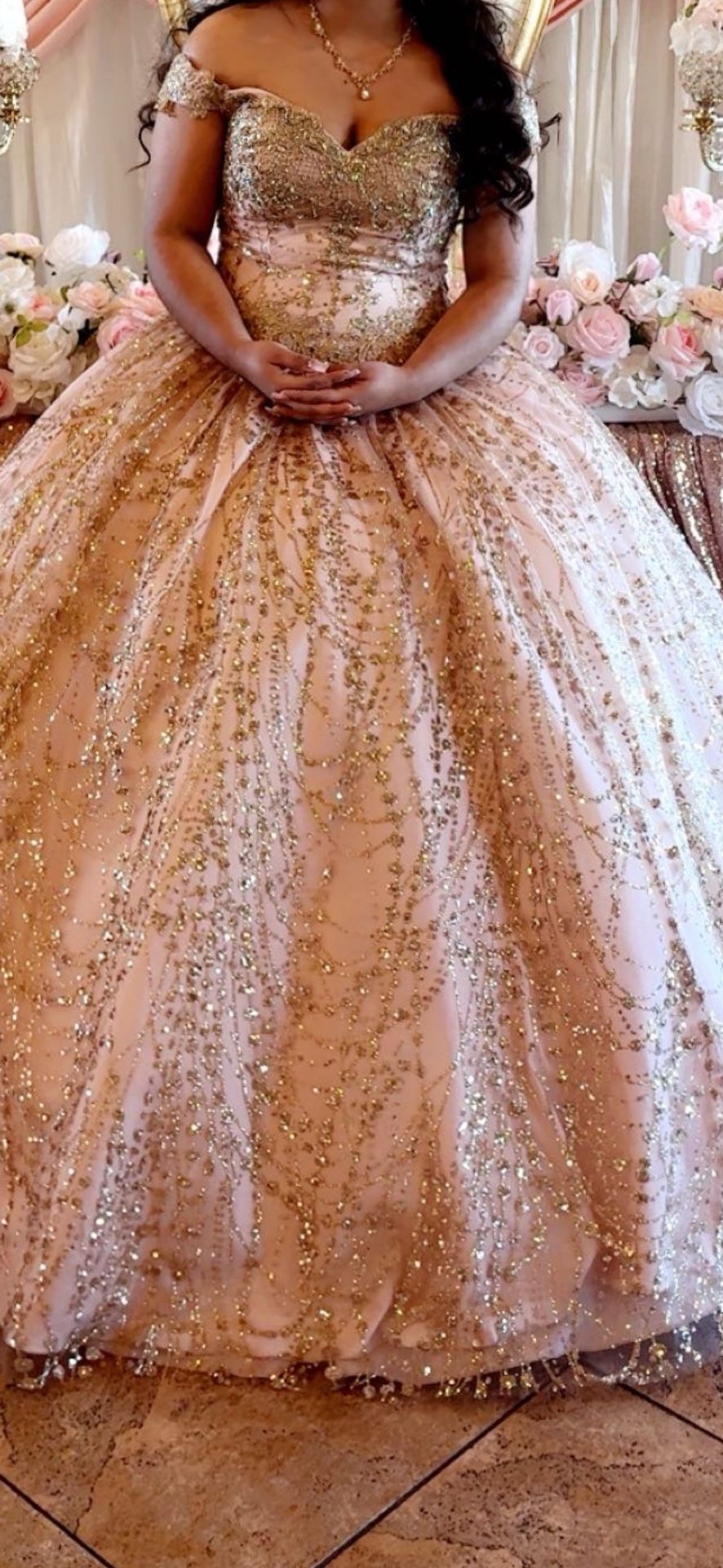 Quiceañera Dress Baby pink And Gold Size 10 It’s Adjustable From Back