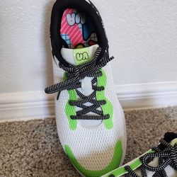 ☆☆☆ Under Armour Shoes  Size: 7 Youth