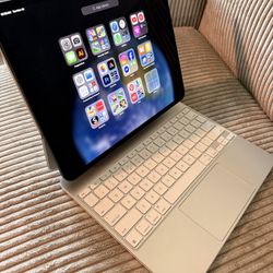 İpad Pro 13 /w Magic Keyboard