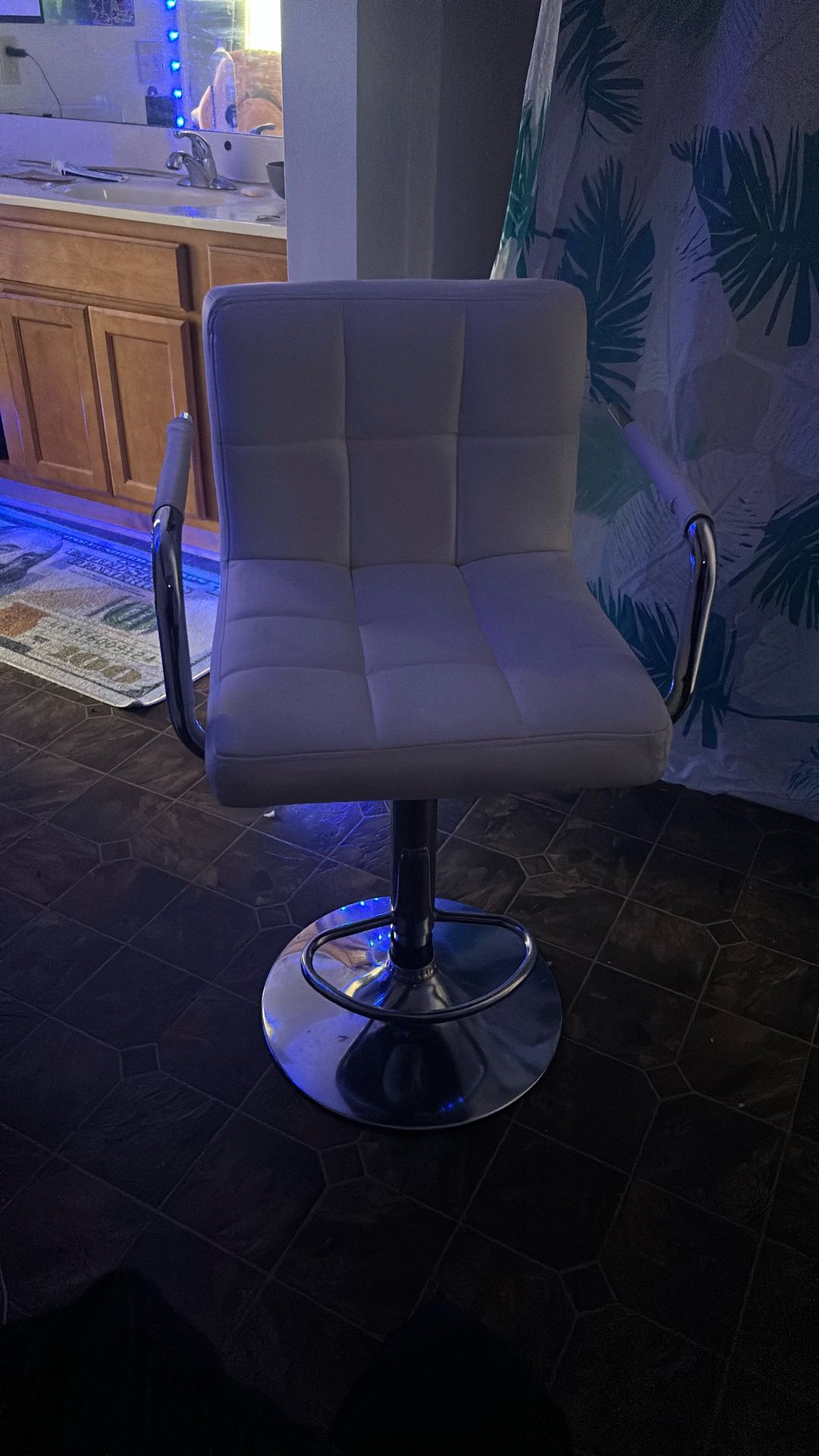 2 nice white modern barstools