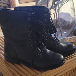 Women's SafeTstep Leather Boots Brand New!