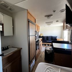 18ft Camper Trailer
