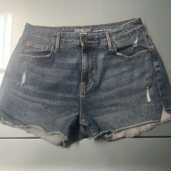 Denizen From Levi’s High Rise Jean Shorts Size 73cm