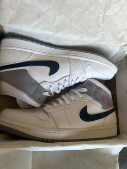 Air Jordan 1 Low Wolf Grey Midnight Navy Size 11.5 BNIB