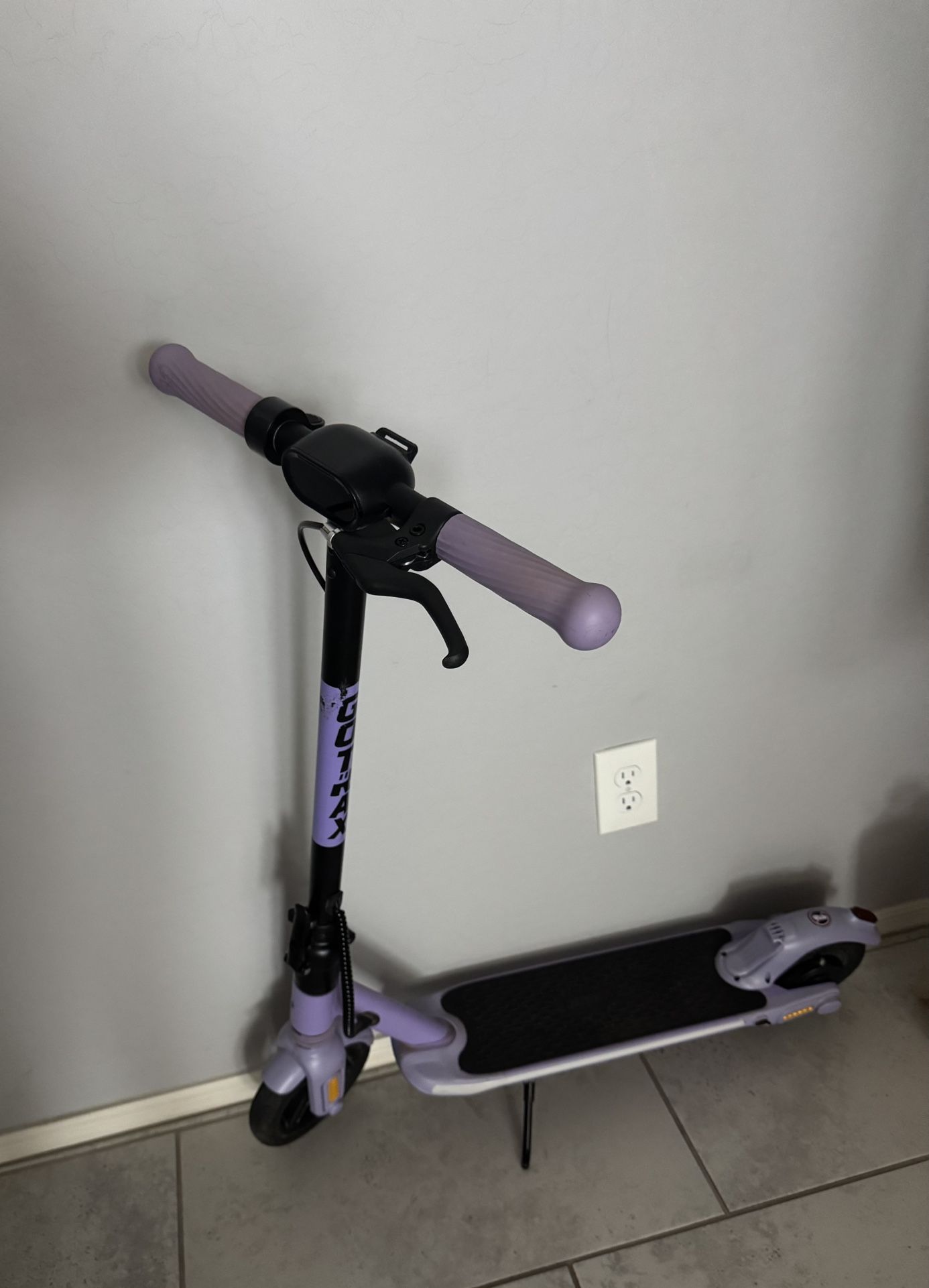 Kids electric scooter / Patineta Eléctrica