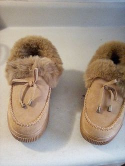 A PAIR OF BAMBO SHOES.