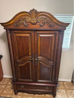 Beautiful Solid Wood Armoire / Wardrobe - Wynwood Furniture