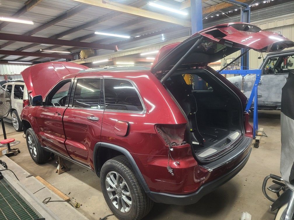 2015 Jeep Grand Cherokee 4x4 3.6 Part Out 