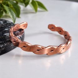 Handmade Pure Copper Cuff Bracelet – 9 mm Wide – 31.4 g – Uncoated Solid Copper

Handmade from genuine pure copper, this solid cuff bracelet is indivi