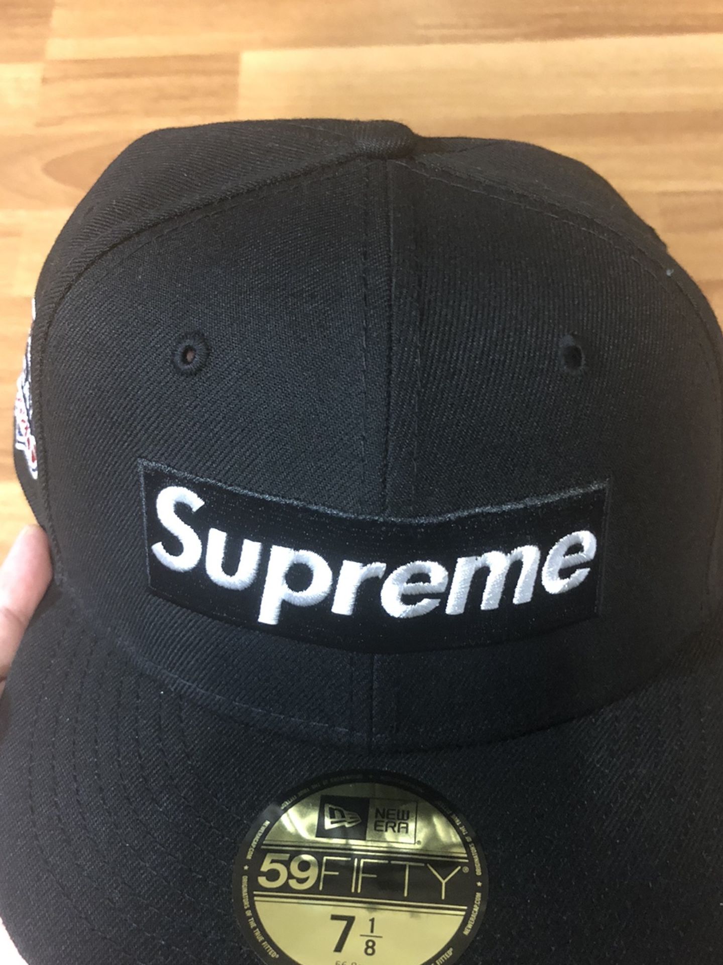 Supreme No Comp Box Logo New Era. Black, 7 1/8