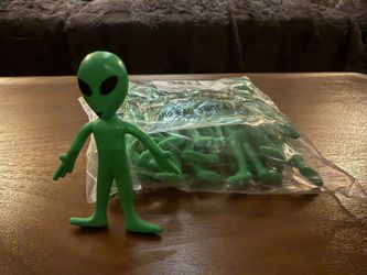 Bendable Alien Toy - 12 - Party Favor - Treasure Box Prize Giveaway NEW