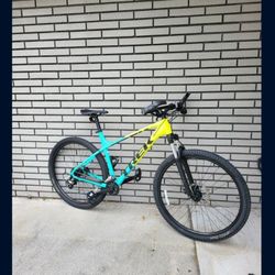 Trek 29er Mountain Bike Size Xl Wheels 29er Multiple Speeds  Hydraulic Disc Brakes  Side Arm Extension  Mirror Led Light New Ridden One Time 