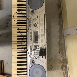 Yamaha PSR-275 Portable Electronic Keyboard