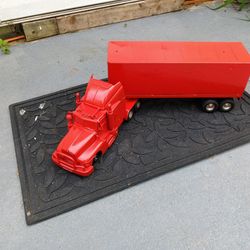 18 WHEELERS TOY TRUCK COLOR RED