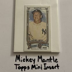 Mickey Mantle New York Yankees Hall of Fame Outfielder Topps Short Print Mini Insert Card. 