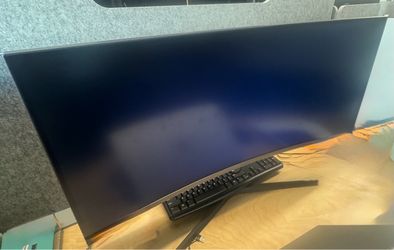 Samsung 32” Curved Monitor