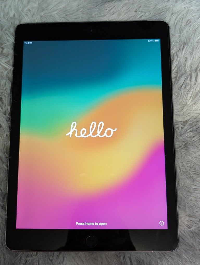 IPad 6, Space Gray, 9.7" (2018), WIFI + Cellular 32GB w/accessories