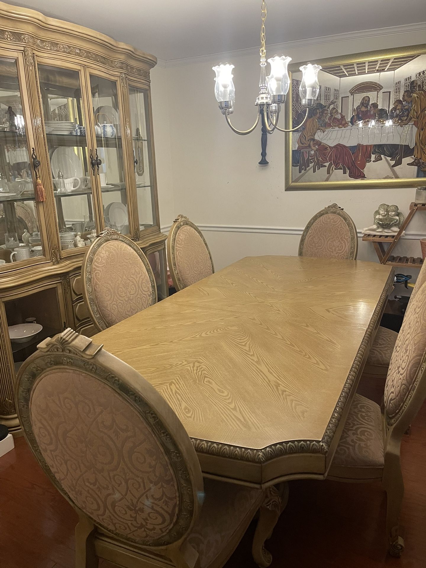 8pc Elegant Dining Room Set