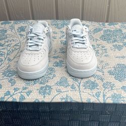 US Sz 6 White Air Nikes