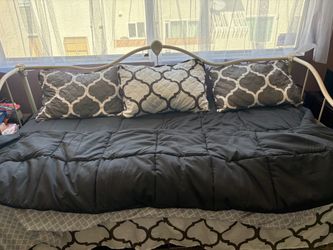 Daybed with accessories