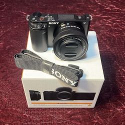 Sony ZV-E10 with E PZ 16-50mm Lens F3.5-5.6 OSS II