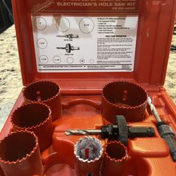 Milwaukee 8-Piece Bi-Metal Electrician's Hole Saw Kit (49-22-4050)