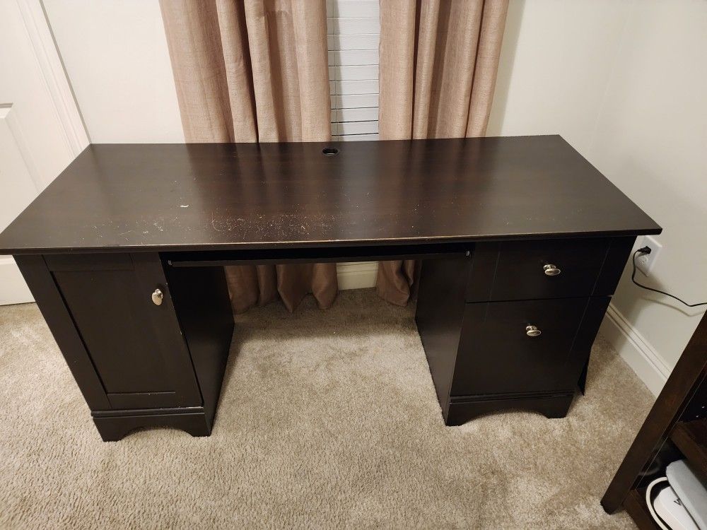 Large Desk w/Drawers & Cabinet