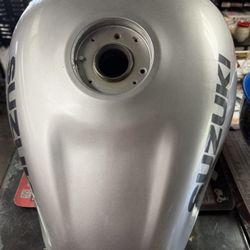 Hayabusa Fuel tank 2000 Suzuki GSX1(contact info removed)0.24f10.YU9