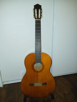 Yamaha c-40 classical guitar