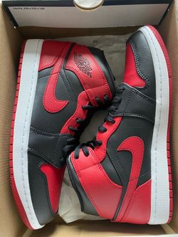 Mid Air Jordan 1 Banned Size 10.5