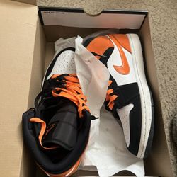Jordan 1 Mid