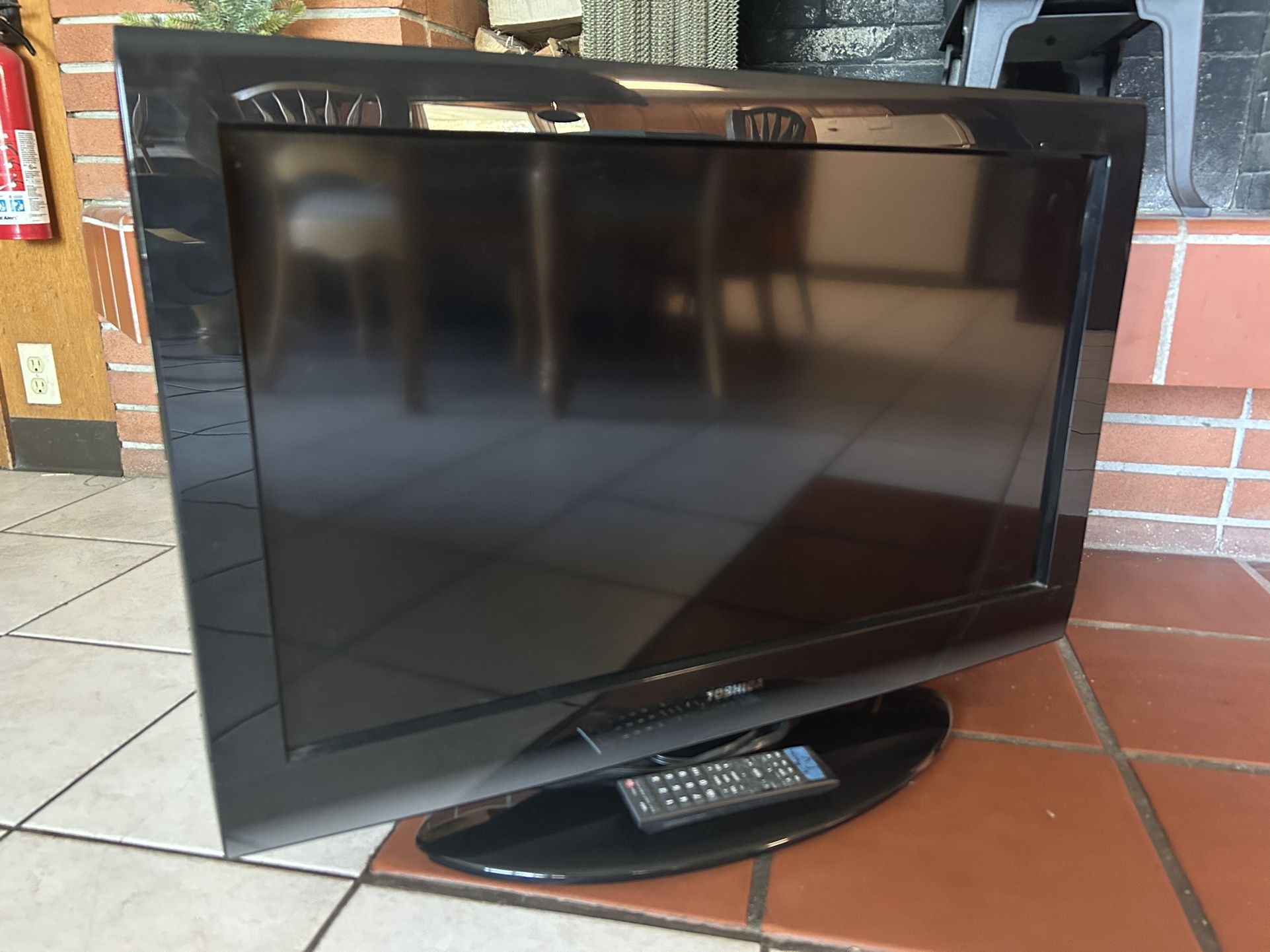27.5” Toshiba Television 🖥️